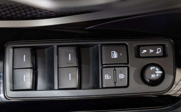 Toyota C-HR I Crossover Facelifting 1.8 Hybrid 122KM 2023 Toyota C-HR 1.8 Hybrid Style 1.8 Hybryda 122KM, zdjęcie 31