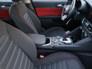 Alfa Romeo Giulia II Sedan Facelifting 2.0 Turbo 200KM 2020 Alfa Romeo Giulia 2.0 Turbo, Salon Polska, zdjęcie 8