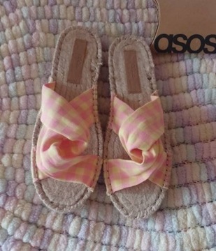 (41) ASOS Design/ Pastelowe klapki z Londynu, NOWE