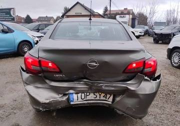 Opel Astra J Sedan 1.6 Twinport ECOTEC 115KM 2016 Opel Astra 2016r, 1.6 Benzyna. SALON POLSKA. Uszkodzony tyl. Jezdzi. 1.6, zdjęcie 20