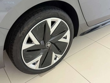 Skoda Superb IV Liftback 2.0 TSI 204KM 2025 Skoda Superb Superb Sportline 2,0 TSI 204 Km 7-biegowa DSG 2.0 Benzyna, zdjęcie 5