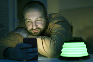 Беспроводное индуктивное зарядное устройство USB-C СКЛАДНОЕ С RGB-ЛАМПОЙ ДЛЯ ТЕЛЕФОНА