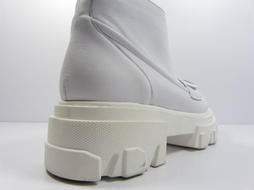 Белые кроссовки на траппере R.Polański 37.5