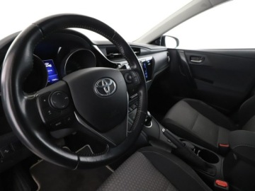 Toyota Auris II Hatchback 5d Facelifting 1.8 Hybrid 136KM 2018 Toyota Auris kamera grzane fotele tempomat, zdjęcie 13