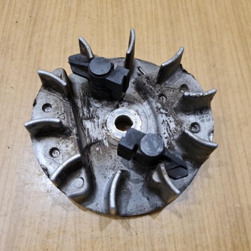 MCCULLOCH MAC 130 МАГНИТНОЕ КОЛЕСО