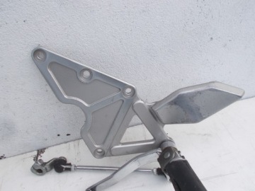 Комплект левой передней подножки на Suzuki Bandit 400