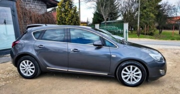 Opel Astra J Hatchback 5d 1.4 Turbo ECOTEC 120KM 2011 Opel Astra BENZYNA NAWIGACJA sportowe fotele super okazja polecamy, zdjęcie 9