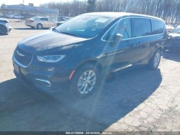 Chrysler Pacifica II 2023 Chrysler Pacifica 2023, 4x4, TOURING L AWD 3.6 Benzyna 287KM, zdjęcie 2