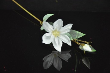 Клематис белый искусственный цветок