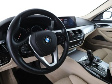 BMW Seria 5 G30-G31 Limuzyna 520d 190KM 2017 BMW 520 4x4 automat full LED skóra navi kamera i, zdjęcie 13