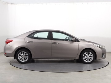 Toyota Corolla X Sedan Facelifting 1.6 Valvematic 132KM 2014 Toyota Corolla 1.6 Valvematic, Salon Polska, zdjęcie 5