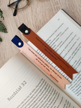 именная кожаная закладка с надписью, цитатой - бежевого цвета