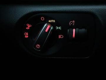 Audi Q3 I SUV Facelifting 1.4 TFSI cylinder on demand 150KM 2016 Audi Q3 1.4TFSI Automat S-LINE Sport Nawigacja, zdjęcie 32