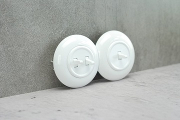 biała ramka boczna do gniazdko okrągłe osprzęt okrągły loft retro HIT