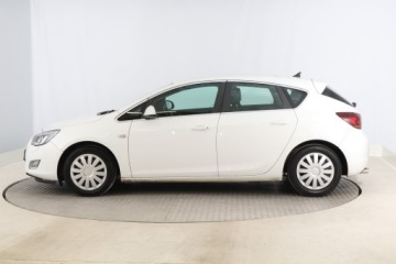 Opel Astra J Hatchback 5d 1.6 Turbo ECOTEC 180KM 2009 Opel Astra 1.6 T, Navi, Xenon, Klima, Klimatronic, zdjęcie 2