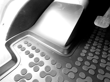 Opel Astra IV седан 2012-2020 резиновый коврик в багажник