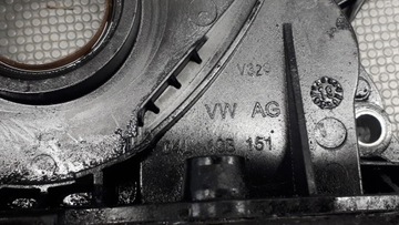 04L103151A Obudowa uszczelniacza wału A4 B8 2.0TDI