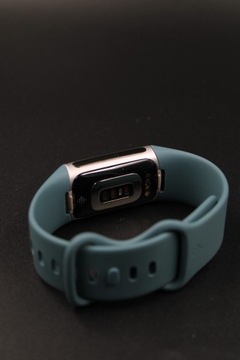 ПОВРЕЖДЕН!!! Смарт-браслет FITBIT Charge 5 Steel Blue с Bluetooth и GPS