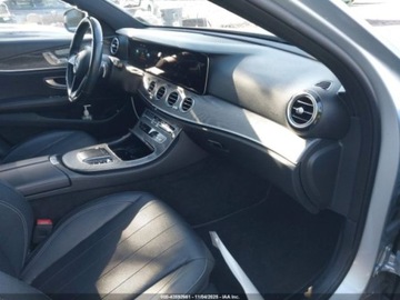 Mercedes Klasa E W213 2021 Mercedes-Benz Klasa E 350 4Matic 2021 2.0 Benzyna 255KM, zdjęcie 9