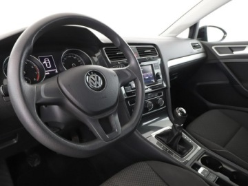 Volkswagen Golf VII Hatchback 3d Facelifting 1.0 TSI 85KM 2019 Volkswagen Golf klimatyzacja czujniki parkowania, zdjęcie 13