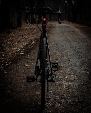 LAMPKA ROWEROWA TYLNA CZERWONA SMART 17xLED WODOODPRONA MOCNA USB-C VAYOX