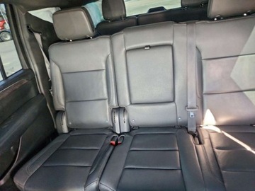 Chevrolet Suburban GMT900 2023 Chevrolet Suburban k1500 lt, 2023r., 4x4, 5.3L 5.3 Benzyna 355KM, zdjęcie 8