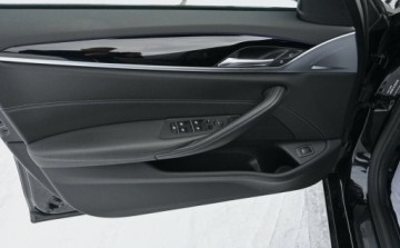 BMW Seria 5 G30-G31 Touring 520d 190KM 2020 BMW Seria 5 2,0D 190 KM X-DRIVE Full Led Nawigacja SPORT-LINE 2.0 Diesel, zdjęcie 16