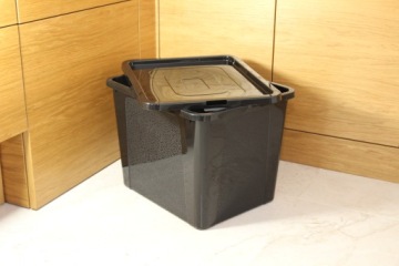 Пластиковый ящик для игрушек с крышкой закрывающийся 30л черный