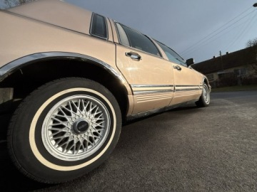 Lincoln Town Car II 1991 Lincoln Town Car Executive Series 1991, zdjęcie 32