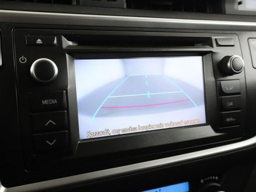 Toyota Auris II Hatchback 5d 1.8 HSD 136KM 2014 Toyota Auris HEV klima auto kamera i czujniki, zdjęcie 23