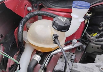 Citroen C3 III Hatchback 1.2 PureTech 82KM 2018 Citroen C3 2018r, 1.2 Benzyna. Delikatnie uszkodzony lewy przod. Jezdzi, zdjęcie 18