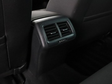 Volkswagen Golf VII GTD Variant Facelifting 2.0 TDI-CR BMT 184KM 2017 Volkswagen Golf GTD 184KM PDC grzane fotele, zdjęcie 31