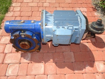 MOTOREDUKTOR BONFIGLIOLI NVF 130 4KW 35/M 0Ś 60 MM