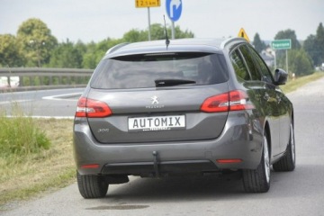 Peugeot 308 II SW Facelifting 1.2 PureTech 110KM 2018 Peugeot 308 1.2 Turbo doinwestowany hak nawigacja, zdjęcie 5