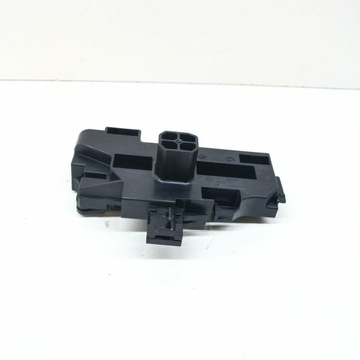 BMW 7 G11 Кронштейн радиатора нижний правый 17118632126 OEM