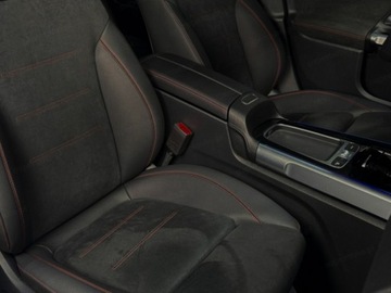 Mercedes GLB SUV Facelifting 2.0 220 190KM 2025 MERCEDES-BENZ GLB 220 4-Matic AMG Line 2.0 (190KM) 2025, zdjęcie 16