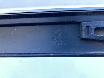 LIŠTA DVEŘE LEVÝ ZADNÍ PEUGEOT 407 04-11R.