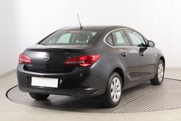 Opel Astra J Sedan 1.6 Twinport ECOTEC 115KM 2017 Opel Astra 1.6 16V, Salon Polska, Skóra, Klima, zdjęcie 4