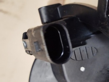 KLIKA KRYT ZNAKY ZNAK VW GOLF V 1K0827469D