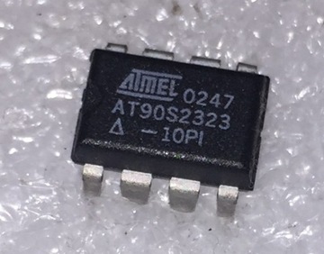 AT90S2323 mikrokontroler AVR Atmel