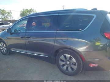 Chrysler Pacifica II 2017 Chrysler Pacifica Hybrid Platinum 2017 3.6l 3.6 Hybryda 260KM, zdjęcie 2