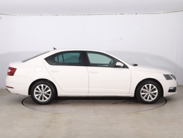 Skoda Octavia III Liftback Facelifting 2.0 TDI 150KM 2019 Skoda Octavia 2.0 TDI, Salon Polska, DSG, Navi, zdjęcie 5