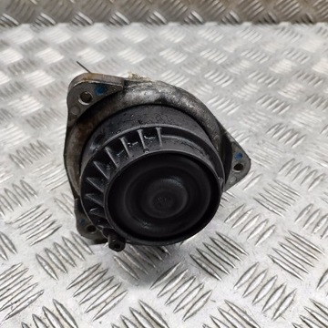 BMW 7 F01 F02 F03 F04 2011 LEVÝ STRANA DRŽÁK / DRŽÁKY MOTORU