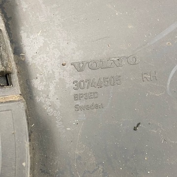 ROH POLICZEK NÁRAZNÍKU PRAVÝ XC70 III
