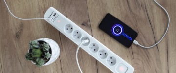 Удлинитель Qoltec Удлинитель с защитой от перенапряжения 6 розеток 2 x USB 1,8 м