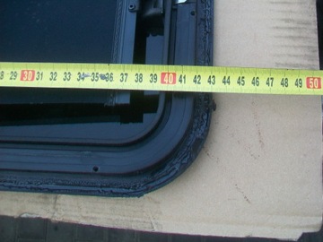 УНИВЕРСАЛЬНЫЙ РУЧНОЙ ЛЮК С ЖАЛЮЗИ, ПОДНЯТЫЙ