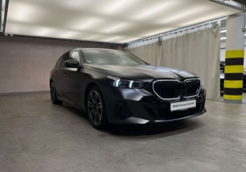 BMW Seria 5 G90-91 Touring 2.0 520d 197KM 2024 BMW Seria 5 520d xDrive, PAKIET SPORTOWY M PRO, Faktura VAT 23, Gwarancja, zdjęcie 1