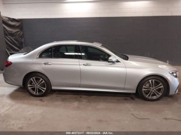 Mercedes Klasa E W213 2022 Mercedes-Benz Klasa E 2022r, 4Matic, 2.0L 2.0 Benzyna 255KM, zdjęcie 3