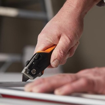 FISKARS CarbonMax Строительный нож для гипсокартона 1027226
