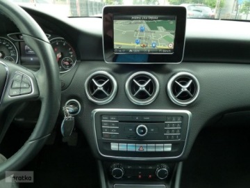 Mercedes Klasa A W176 Hatchback 5d Facelifting 160 102KM 2017 Mercedes-Benz Klasa A Mercedes-Benz Klasa A W176 160 BIALA PERLAXENONYLedy, zdjęcie 16